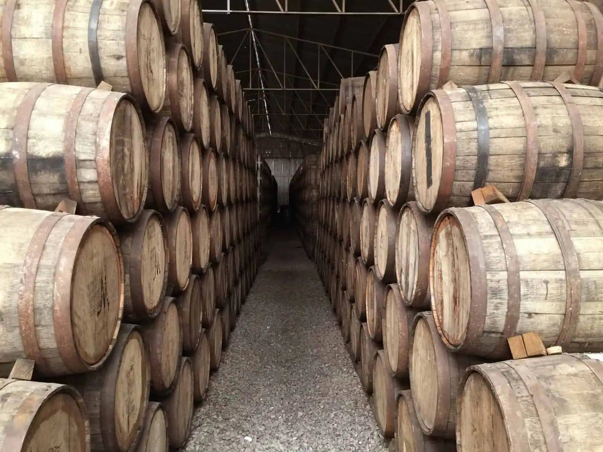 Uncharted Whisky Co: de whisky-bottelaar zonder distilleerderijnaam op het etiket - Mood4whisky
