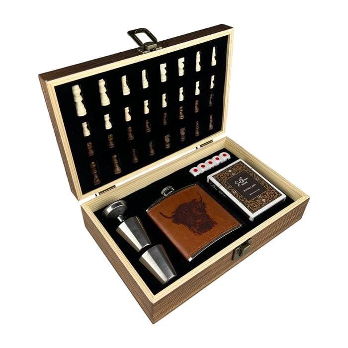 Game Set mit Flachmann Schottisches Hochlandrind – Top Geschenk – Selbrae House Scotland