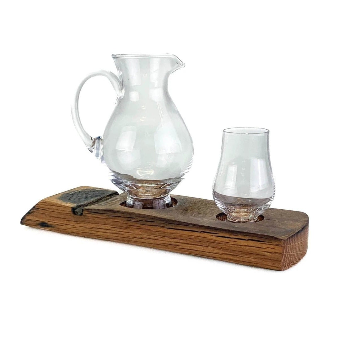 Halter aus alten Whiskyfässern mit Wasserkaraffe und 1 Verkostungsglas – Darach und Glencairn Crystal Scotland