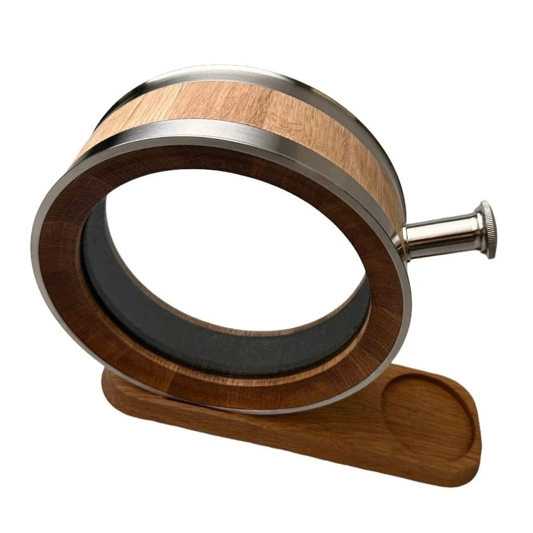 Porthole Decanter 700 ml – Carafe à whisky de luxe en chêne américain brûlé & verre – image 8