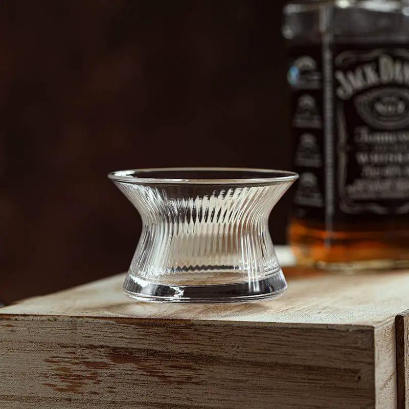 Whiskyglas THE HANYU GLASS – Japans roterend design – slanke taille – kristal – 170 ml – met onderzetter – afbeelding 2