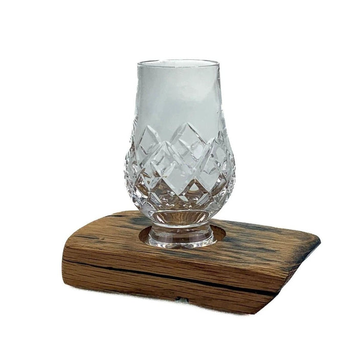 Whiskyglashouder van oude whiskyvaten met 1 Glencairn Cut-whiskyglas – Darach en Glencairn Crystal Scotland