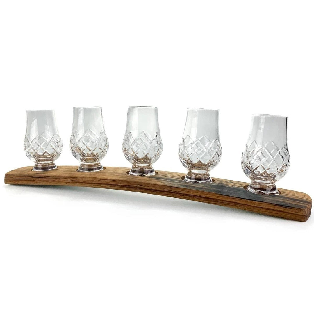 Whiskyglashalter aus alten Whiskyfässern mit 5 Glencairn Cut-Whiskygläsern – Darach und Glencairn Crystal Scotland