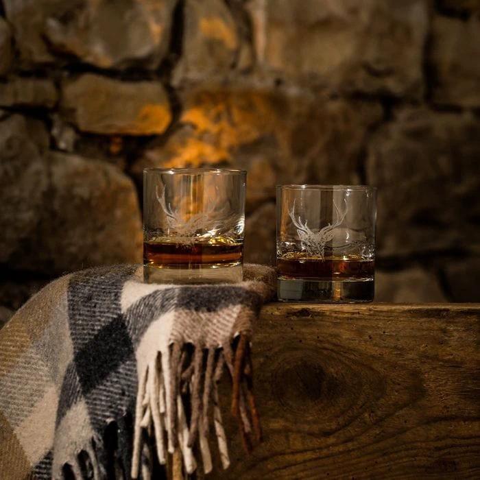 Whiskygläser graviert Edelhirsch 2 Stück – Just Slate Company Scotland