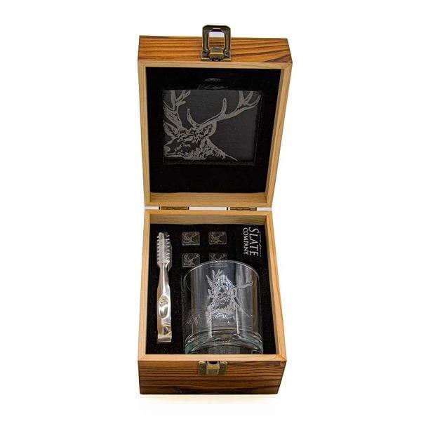 Geschenkset Edelhert met gegraveerd whiskyglas, whiskystenen en onderzetter – Just Slate Company Scotland